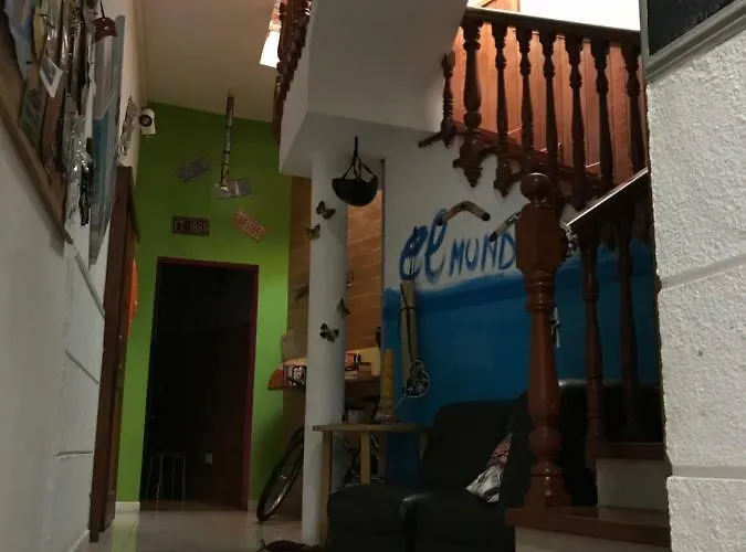 Elmundostel Hostel *